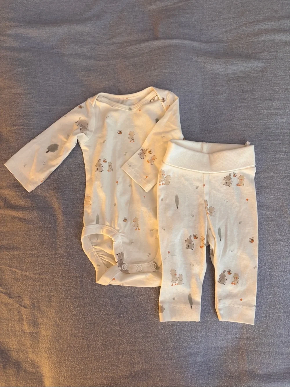 Preemie H&M Neutral Animal Print Baby Bodysuit set